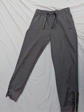 Nike Men's Gray Joggers – Comfortable Athletic Style Size Small